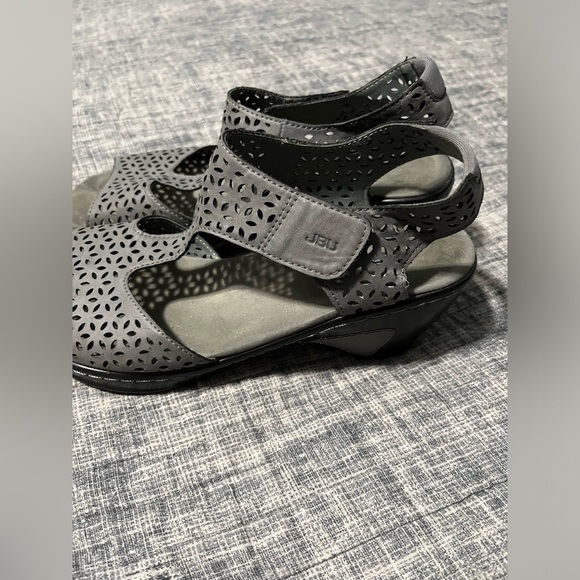 JBU gray sandals. - Picture 2 of 6